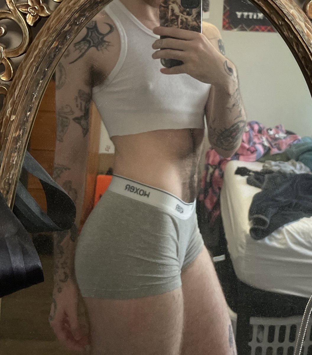 cvnterr's tweet photo. happy tummy tuesday its every fuzzy tboy’s time 2 shine https://t.co/YHKdBnEW7b