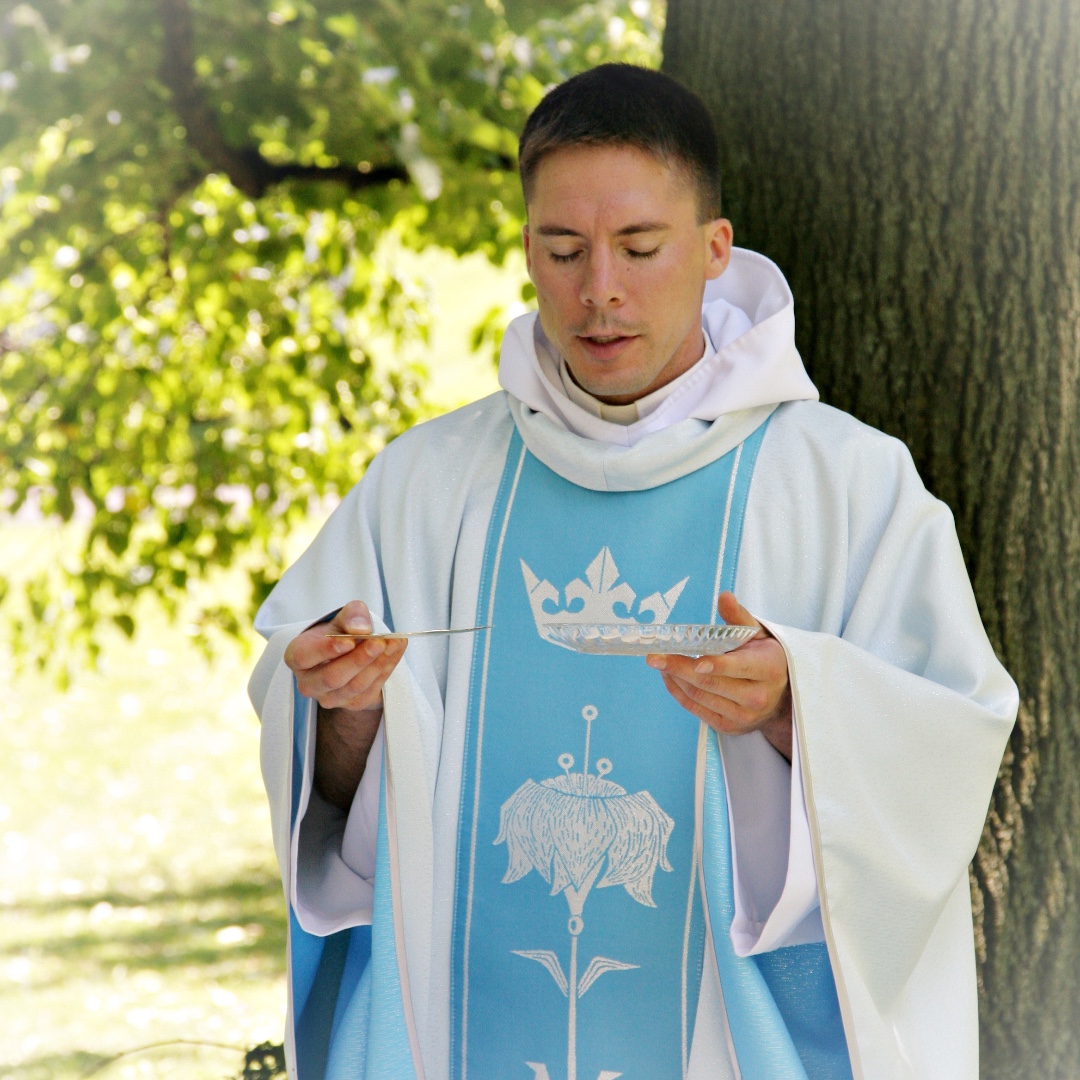 Happy ordination anniversary to Fr. Mark Goring, CC! Fr. Mark was ordained on May 18, 2002.