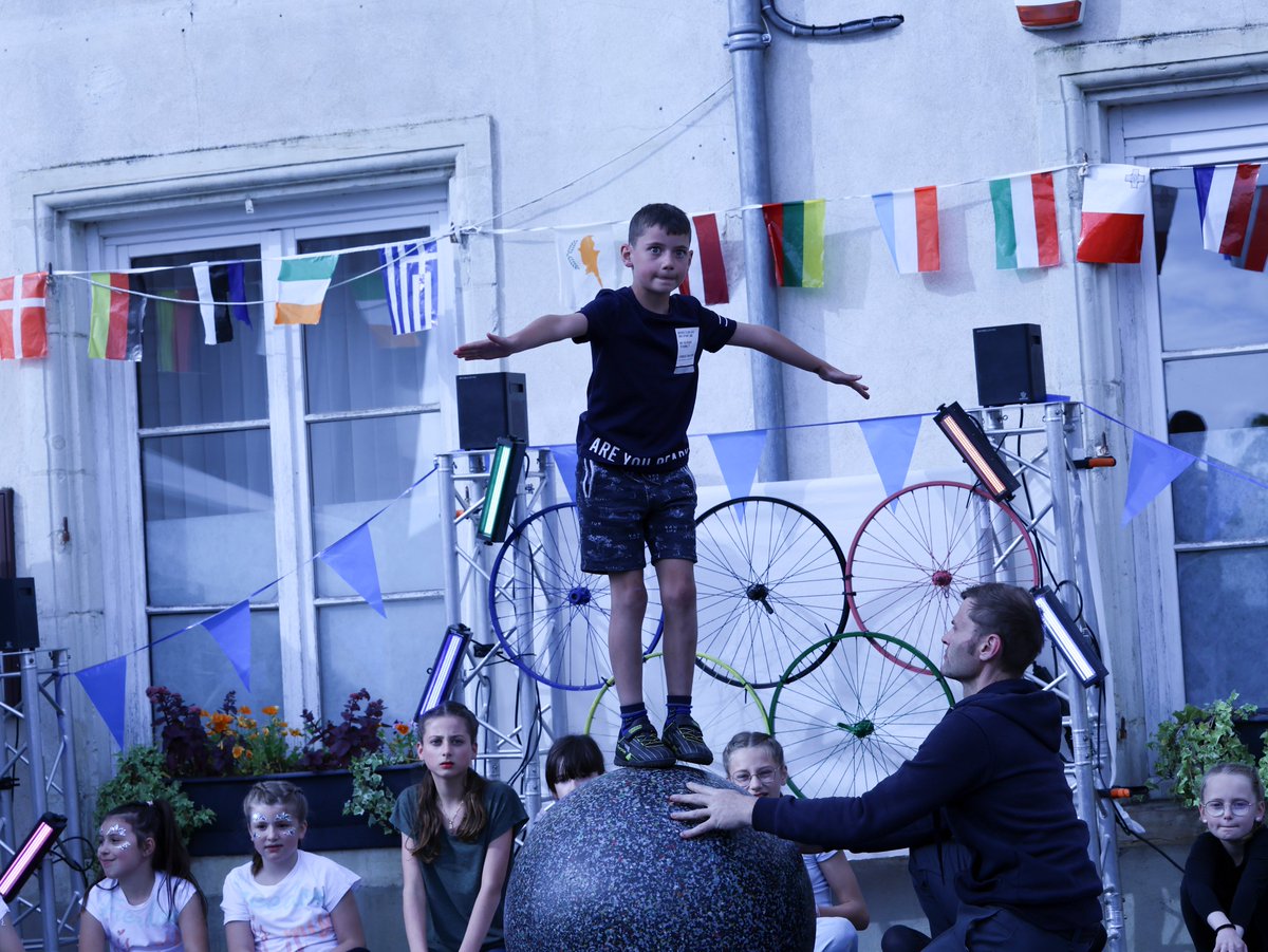 𝐋𝐀𝐘-𝐒𝐀𝐈𝐍𝐓-𝐂𝐇𝐑𝐈𝐒𝐓𝐎𝐏𝐇𝐄 tweet media