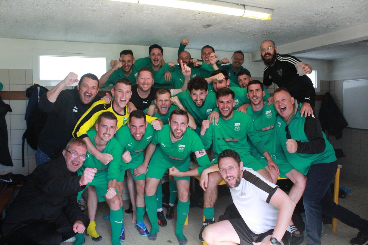 ocmfootball's tweet photo. [SENIORS]

👏 Félicitations à nos seniors A (R1) pour leur victoire 2-1 face aux premiers du groupe, l’ @USSAINTMALO  ! 👏🏼💪🏼

MAINTIEN ASSURÉ EN R1 ! 🐢 

⚽️ Buts : Jolan Gamard Le Pottier / Guillaume Renier

#TEAMOCM 🟢⚪️ https://t.co/eEv6zI1erE