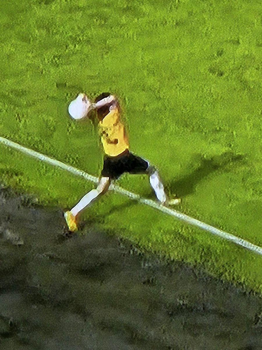 Sjerry0805's tweet image. Ik ben een neutrale kijker hoor, maar het 4e doelpunt van #nac mag toch nooit goed gekeurd worden. Voet over de lijn bij de ingooi. #VAR #nacexc #playoffs #espn #voetbal #kkd #eredivisie