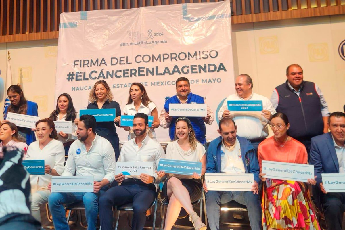 oscargmtzmx's tweet photo. Reitero mi compromiso en garantizar la atención a personas con cáncer y que nunca más la falta de medicamentos y tratamientos sea un pretexto para dejar perder vidas. ¡Por ti, por tu familia y por México! 💚🤍❤️

Este 2 junio vota Acción Nacional. 💙

#OscarGarciaDiputado

(2/2) https://t.co/irO0kkFhvt