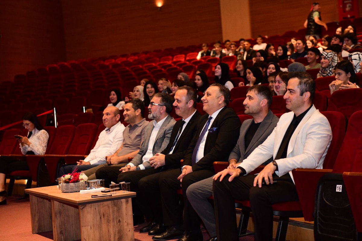 Müdürlüğümüz ve Kestel Belediyesi işbirliğiyle, LGS ve YKS öncesi öğrencilerimizin “Stres Yönetimi ve Sınav Motivasyonu”konusunda yeterliliklerini artırmak amacıyla K.Psikolog Merve Ramazan ve Eğitimci Murat Morkoç tarafından Muhsin Yazıcıoğlu Kültür Merkezinde  eğitim verildi.