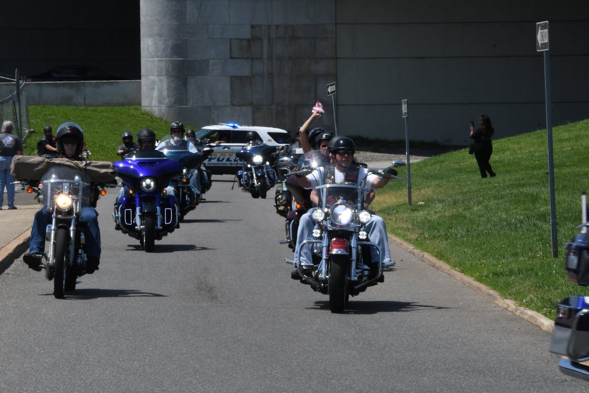 This past weekend, the annual Rolling to Remember motorcycle demonstration ride started at the Pentagon, as is their tradition. Our officers were on scene ensuring the safety of everyone present, so attendees could enjoy the event.
 
#ArlingtonVA #LawEnforcement #Pentagon