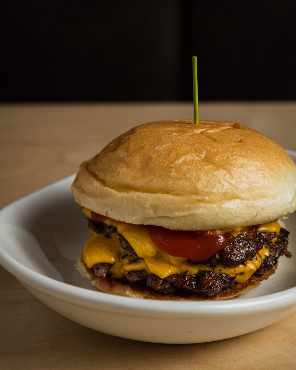 Rumor has it it’s #NationalHamburgerDay but every day is a good day for a Wagyu cheeseburger! 🍔 #HiHoCheeseburger