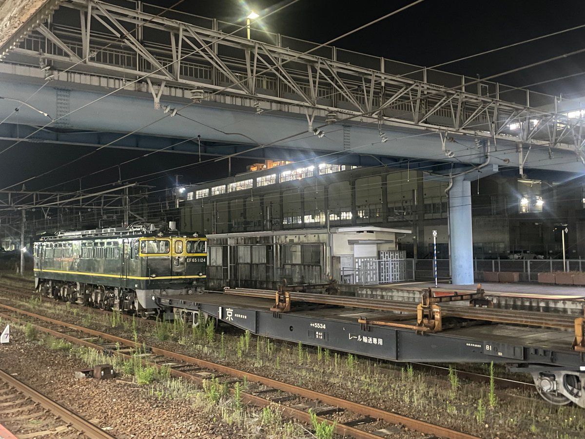 2024.5.24
22時代の新山口駅の様子
トワ釜のPF1124号機　
チキ工臨
新山口駅夜間滞泊中