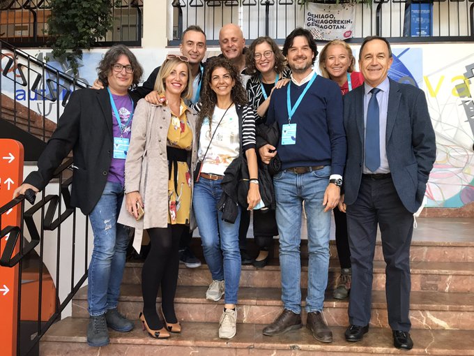 antonio_guirao's tweet photo. Compañera y amiga @iElenaRJ , siempre te llevaremos en nuestro corazón, gracias por haber compartido tu alegría, sabiduría y entrega con nuestra familia folera. Te vamos a echar de menos pero tu sonrisa quedará grabada en nuestros corazones para siempre. https://t.co/FCpAnlknSy