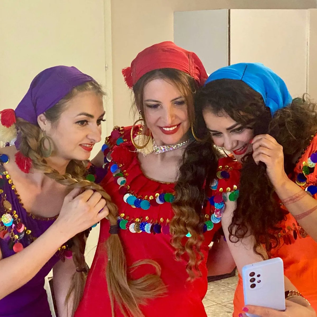 sayed1antar's tweet photo. ⚘️Un salut de remerciement et d'appréciation⚘️au public suisse et tous les artistes participant à la cérémonie. Festival  Journée égyptienne de la danse orientale et du folklore,  Je suis vraiment honoré par vous tous et vous nous avez divertis avec votre art .#everyone https://t.co/ErdgYWiqVR