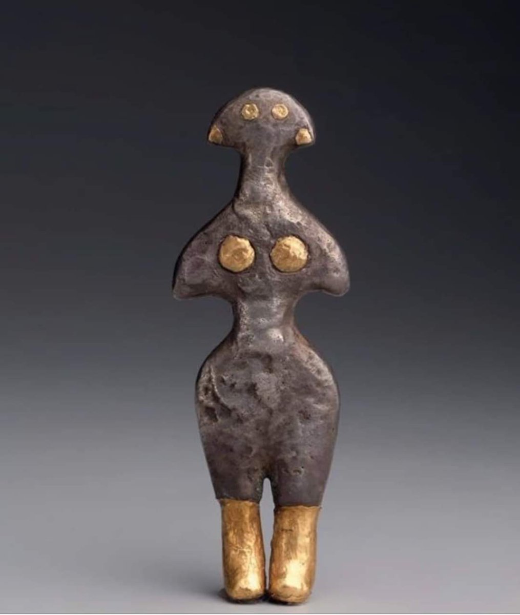 Anatolian Mother Goddess, standing and holding her breast, 2500-2300 BC (Early Bronze Age). Statuette made of cold hammered silver with gold inlays in the eyes, ears and breasts, and gold leaf boots 

(H: 12.7cm)

Museum of Fine Arts, Boston

#archaeohistories