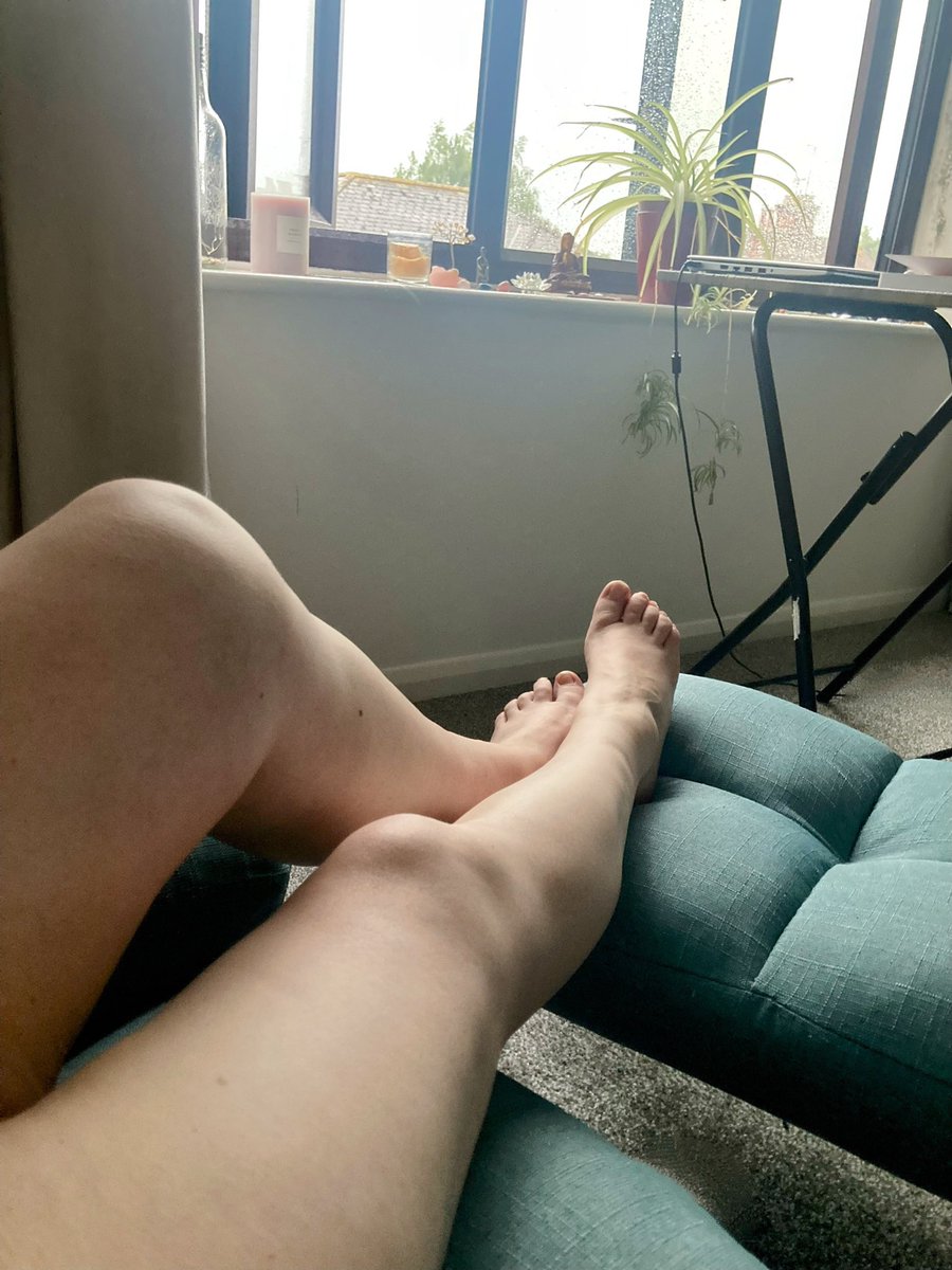 #RelaxingTime 
After walking more than 12 km and standing for 8 hours at work (that was very busy today) I deserve a rest 😮‍💨
#GoodEvening #ChillOut #AtHome