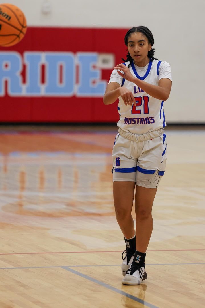 💡UNSIGNED PLAYER SPOTLIGHT

➡️(2025): AYANNA GOODE
North High School
5’9” I Wing &amp; Shooting Guard
Phoenix, Arizona

#️⃣CAREER VARSITY STATS:
70 games I 12.4 ppg I 4.7 rpg I 2.7 apg I 2.3 spg I 70% FT 

1st Team All-Metro region (6A)

💻WATCH: 
youtube.com/channel/UCyr37…

🅾️OFFERS: