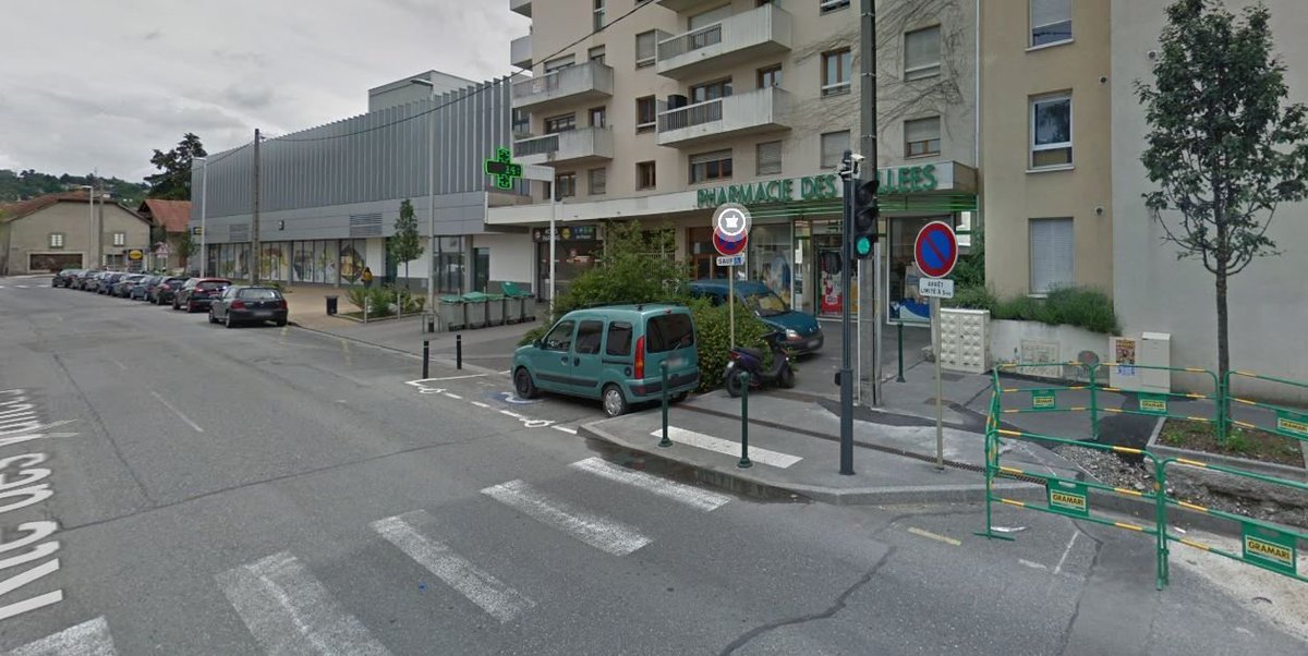 Un homme de 23 ans tué lors d'une rixe au couteau en pleine rue à Annemasse, deux suspects arrêtés en Suisse.

Blessée au niveau du cou, la victime est décédée lors de son transport à l'hôpital.

france3-regions.francetvinfo.fr/auvergne-rhone…