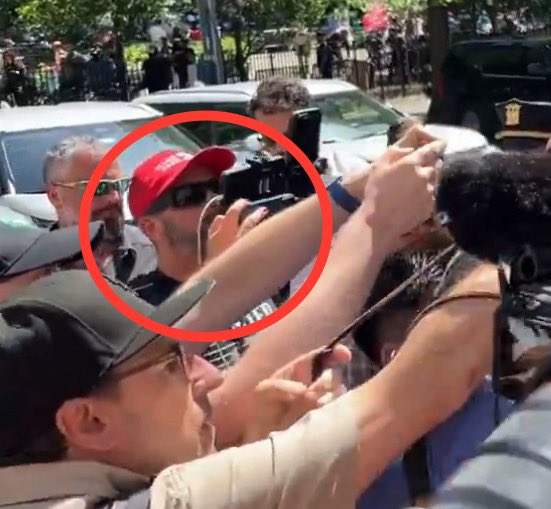 patriottakes's tweet photo. The two pro-Trump individuals who yelled awful things at Robert De Niro today are “Oreo Express,” a right wing live streamer who once chased Caitlyn Jenner out of CPAC, and MAGA rapper DVS 7.0 / Shawn Olivo, who once attacked a COVID testing location. https://t.co/Zzy16RAvTG