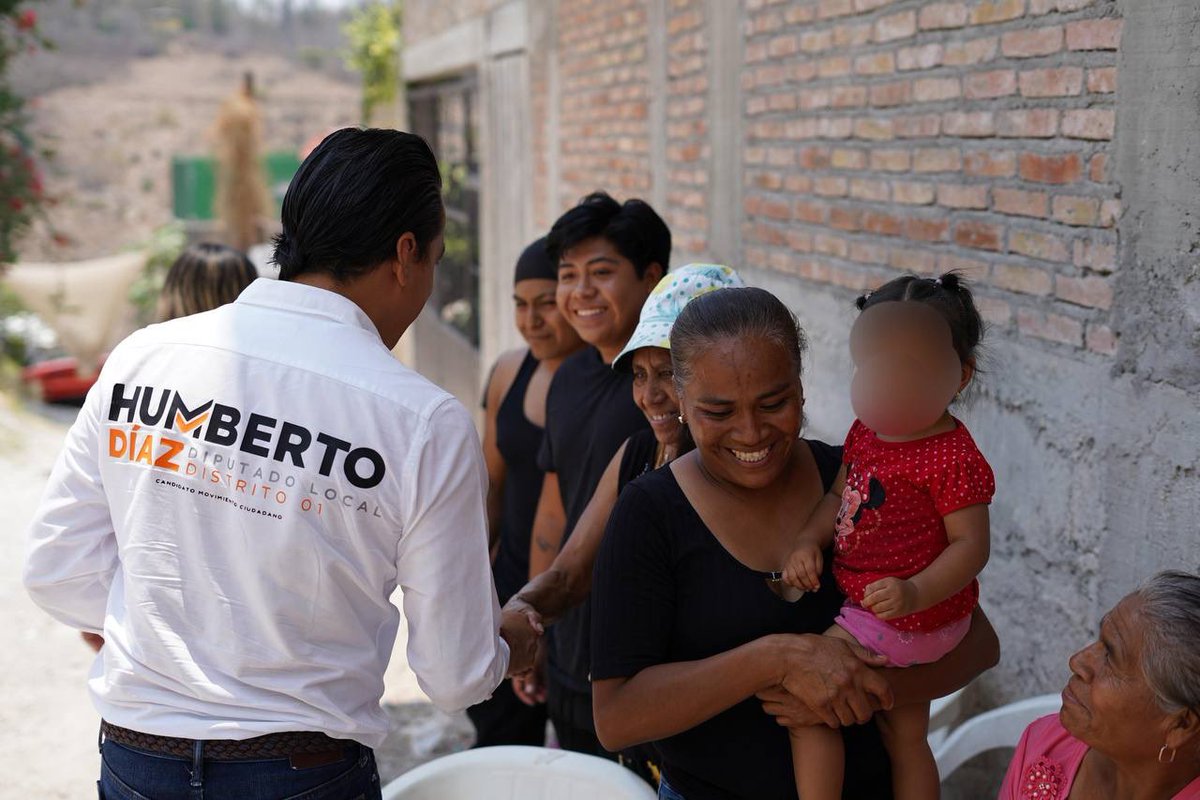 humbertodiaz22's tweet photo. El dia de hoy, junto a mi amiga Enei Aranely Bustamante tuve la oportunidad de saludar y dialogar con mis amigos y amigas de la Col. Tlalcorral! A tan solo 5 dias de cambiar el rumbo, reitero mi compromiso con que juntos, construyamos el Nuevo Chilpo que MERECEMOS!👊🏼🍊 https://t.co/BsnDkJfhFk