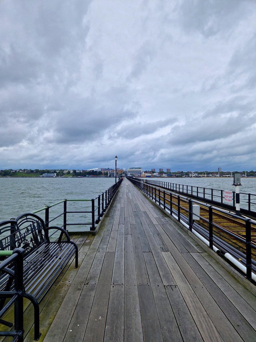 Chucklestuba's tweet photo. Day's annual leave today so took myself off for a walk up and down the pier and seafront. Would have been rude not to partake of a Rossi's whilst there. https://t.co/0h2CraBtLd