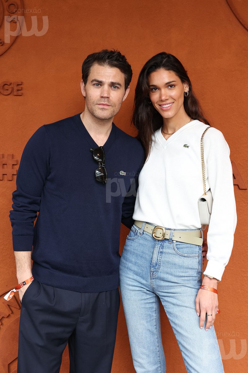 CPW_Midia's tweet photo. 📸|| ABERTO DA FRANÇA DE 2024 - TERCEIRO DIA 

#PaulWesley e #NathalieKuckenburg no terceiro dia do Aberto da França de 2024 em Roland Garros em 28 de maio de 2024 em Paris, França. https://t.co/0LrOOLliRD