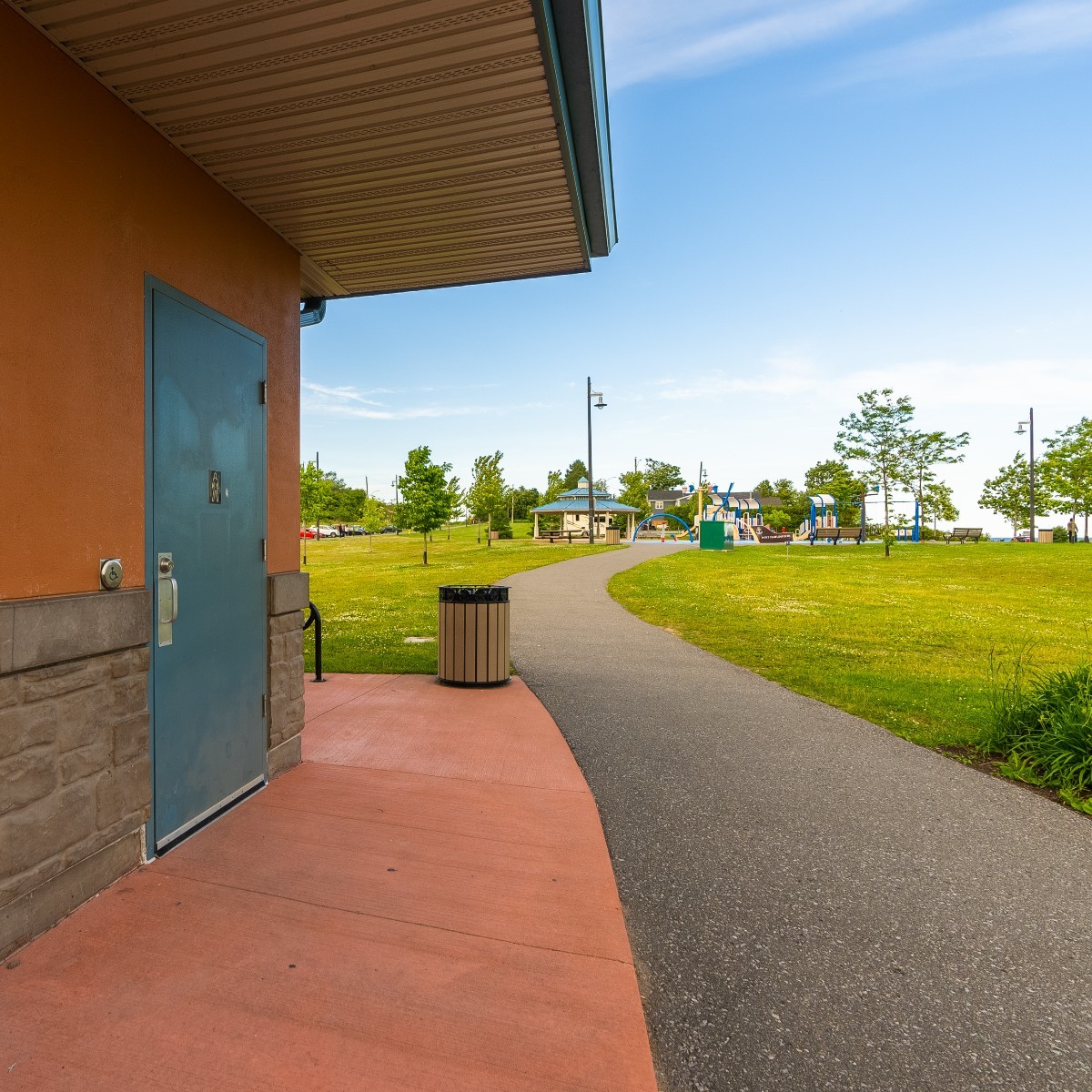Permanent park washrooms are open for the season! 🚻🚽 Seasonal portable toilets have also been installed at additional park locations this year.

Search for parks with seasonal washrooms: brnw.ch/21wKdL2 ⬅️