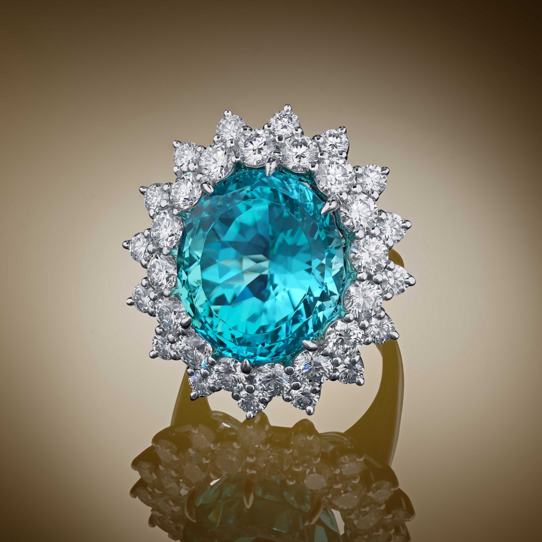 Our 21.75 ct. certified paraiba ring features an exquisite oval paraiba crowned in round diamonds and pure platinum. (Style 3013-011)
.
.
.
.
#jbstar #jewelsbystar #paraibaring #luxury #springstyle #ElevateYourStyle #JCKdiamonds #tourmaline #JCK #JCKluxury #LuxeLiving #lasvegas