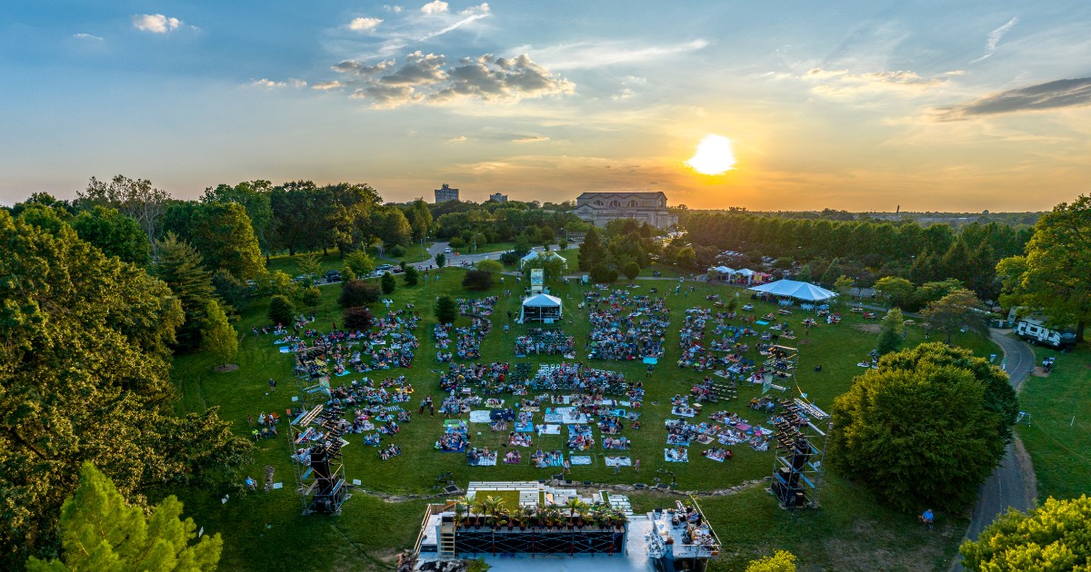🚨 ALERT 🚨 Shakespeare comes BACK to the Glen in #ForestParkStL 🌳 As You Like It 🎭 opens May 29 - June 23 🌳 It feels like 'forever and a day' since we saw our friends at @STLShakesFest #ForestParkForever #ShakespeareInThePark 📷 @stl_frm_above