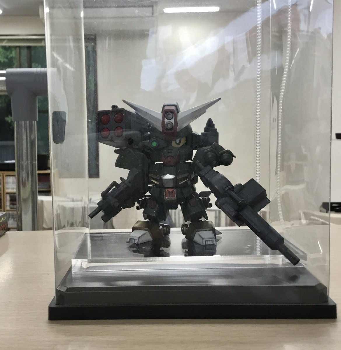 【お客様の作品「コマンドガンダム 」】
芸術的なコマンドガンダムを飾らせてもらってます。カッコいいー。僕の時代のBB戦士はクラスでブームになり武者ガンダムくらいからおもちゃ屋や模型店で争奪戦になってましたー。
今日も一日よろしくお願いしまーす。