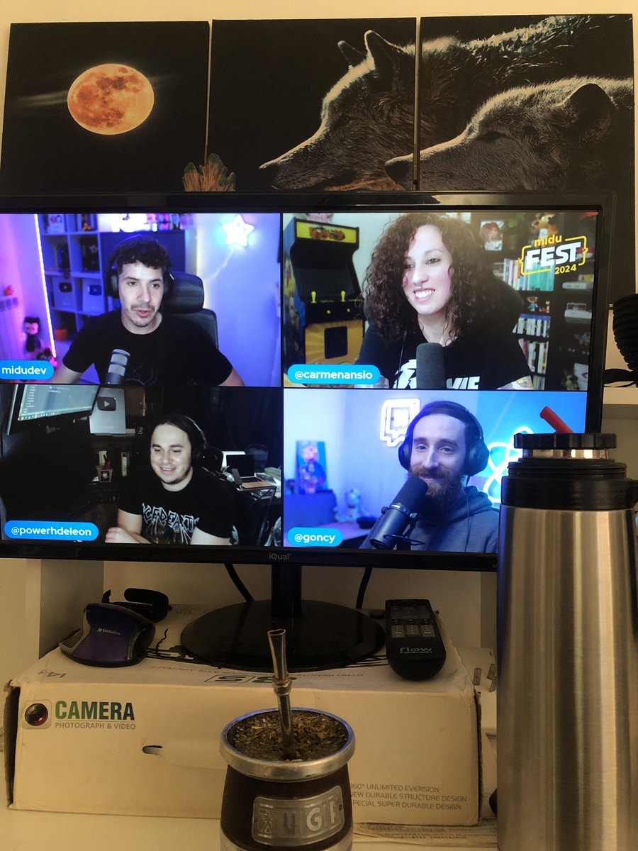 ChikyF22's tweet photo. Viendo al crack de @midudev con invitados de lujo 🧉 https://t.co/3IYf4zrQkS