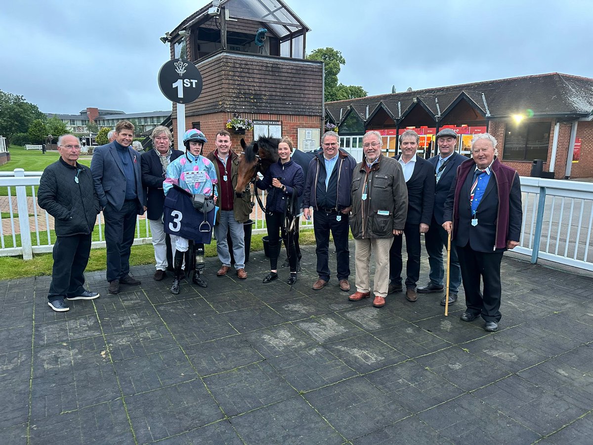 𝐖𝐢𝐧𝐧𝐞𝐫: 𝐋𝐚𝐬𝐞𝐫 𝐅𝐨𝐜𝐮𝐬🥇 A double on the night for the team as Laser Focus powers through the field to win by a length in the 8.40pm Handicap under Sean Dylan Bowen! Congratulations to Pontoon Racing on another win with Laser Focus. #jamesowenracing