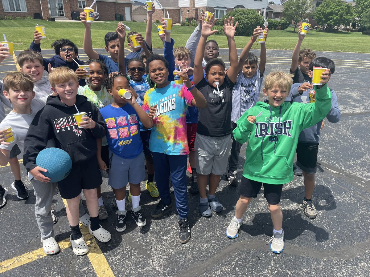 MillmFalcons's tweet photo. Thanks PTO for the Kona Ice treat! https://t.co/FRLEWUSlAF