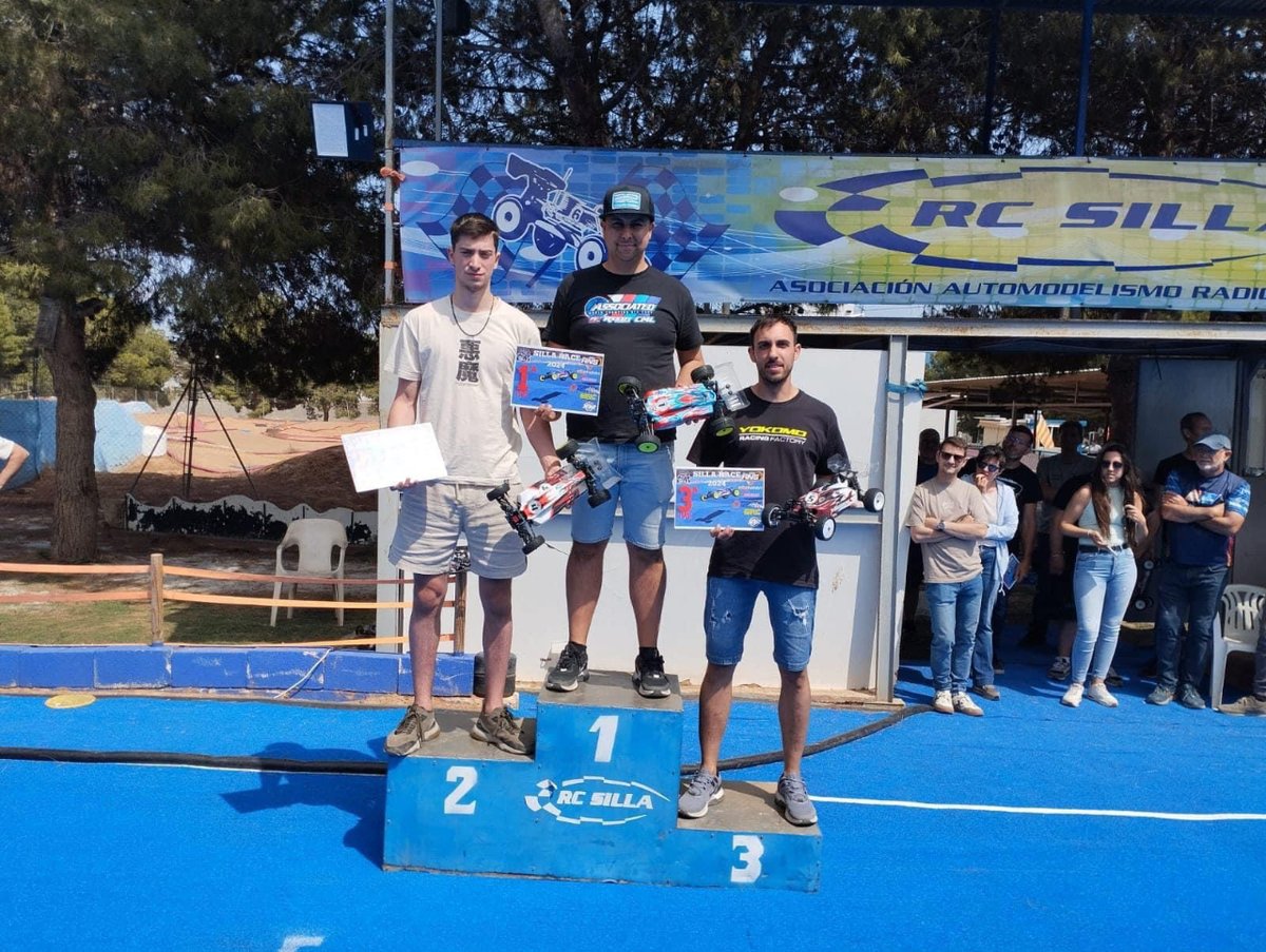 🏎️ El deportista David Benito, del Club de Automodelismo @atv_racing, se hizo con la victoria 🥇 en la modalidad 1/10 4x4 de la “RD2 ASTROTURF NATIONAL SERIES”, que tuvo lugar el fin de semana en Silla, Valencia. ¡Enhorabuena!