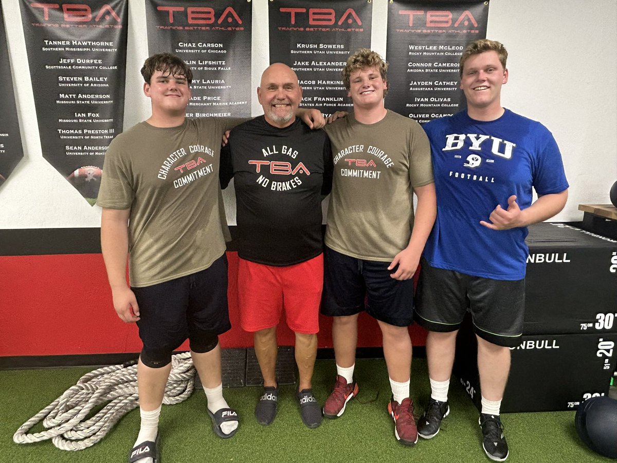 big_brig66's tweet photo. Great to be back in the States! A week ago I got back from my mission in Argentina, got to see my family, and got to train a bit with @RonTBAOL before I head up to @BYUfootball! Go Cougs! @JackDamuni @CoachJayHill @BFHS_ChargersFB @CriddleBenjamin https://t.co/ARJPiewoCY