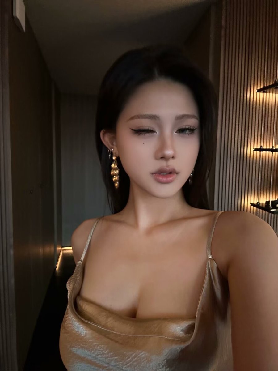 应该没有人会偷我的脸吧……不想打水印了 https://t.co/2zwj3QpfJF
