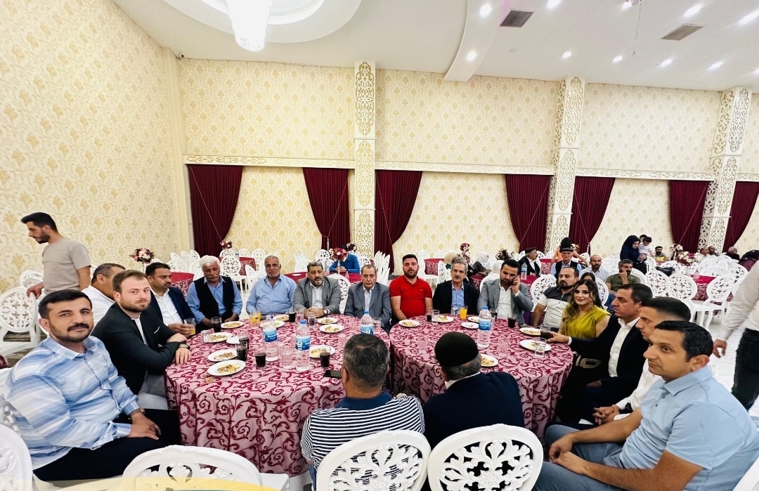 İl Başkanımız Sn.<a href="/RasitOcak/">Raşit Ocak</a> , İl Başkan Yardımcılarımız, Kayapınar İlçe Başkanımız Sn. <a href="/Mihsanaytekin/">Mehmet İhsan Aytekin</a>, İl Yönetim Kurulu Üyelerimiz ve İlçe Teşkilat Mensuplarımız ile birlikte; Önceki Dönem Teşkilat Mensuplarımızdan Tuğba ECE’nin Ağabeyi Musa ECE’nin Düğün Merasimine Katıldılar.