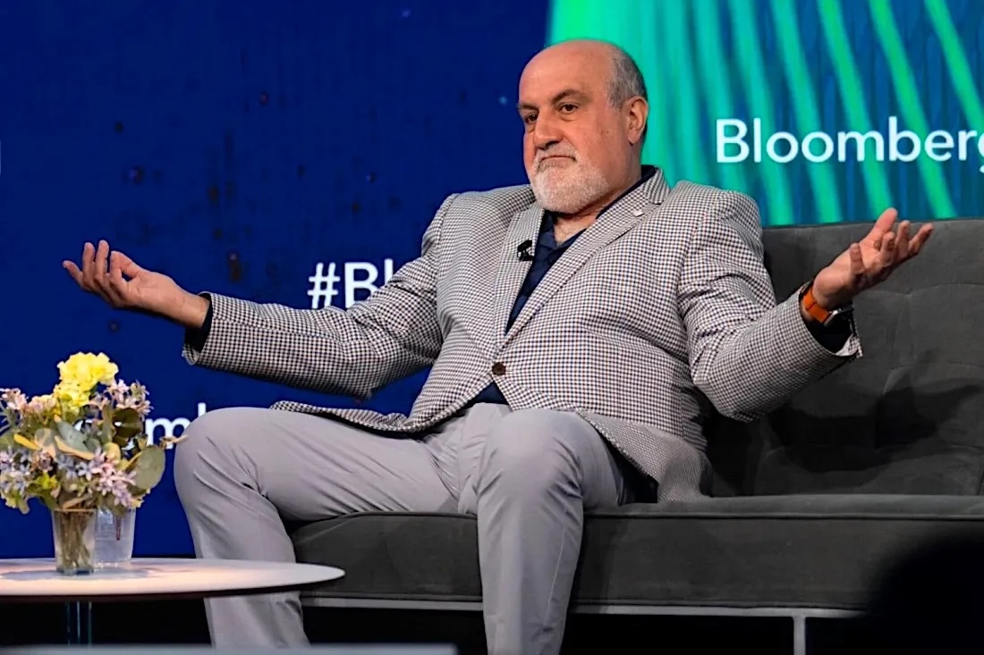 Tim_Denning's tweet image. I’ve spent over 120 hours studying one of the most controversial authors.

Nassim Taleb.

Here are 11 of his best lessons ↓