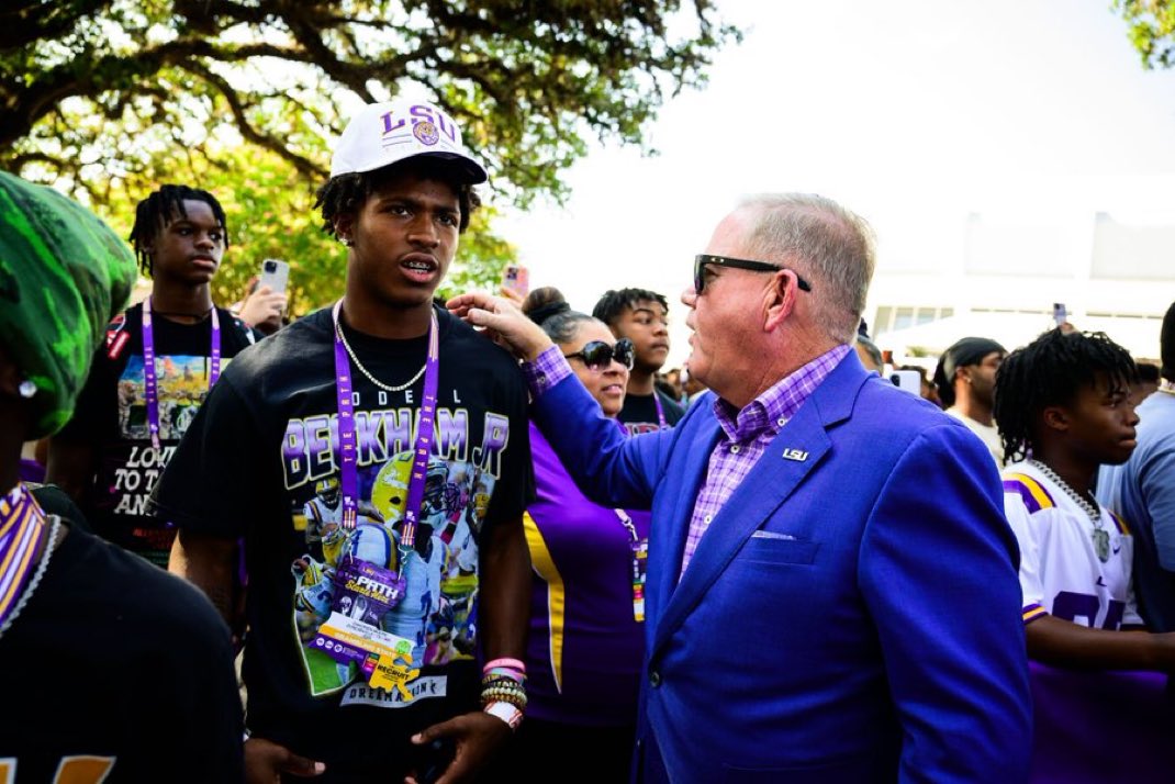 Five-Star WR Dakorien Moore is scheduled to take an OV to LSU on June 7th, per <a href="/On3sports/">On3</a> 

Moore decommitted from LSU earlier this month.