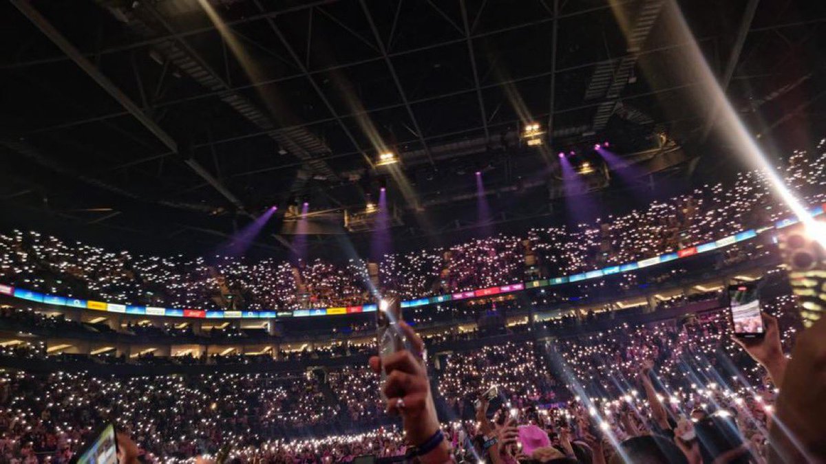 statsofminaj's tweet image. .@NICKIMINAJ's #PinkFriday2Tour show in London tonight is SOLD OUT! 

— This is her 40th consecutive sold out show, the most for any female rapper in HISTORY.