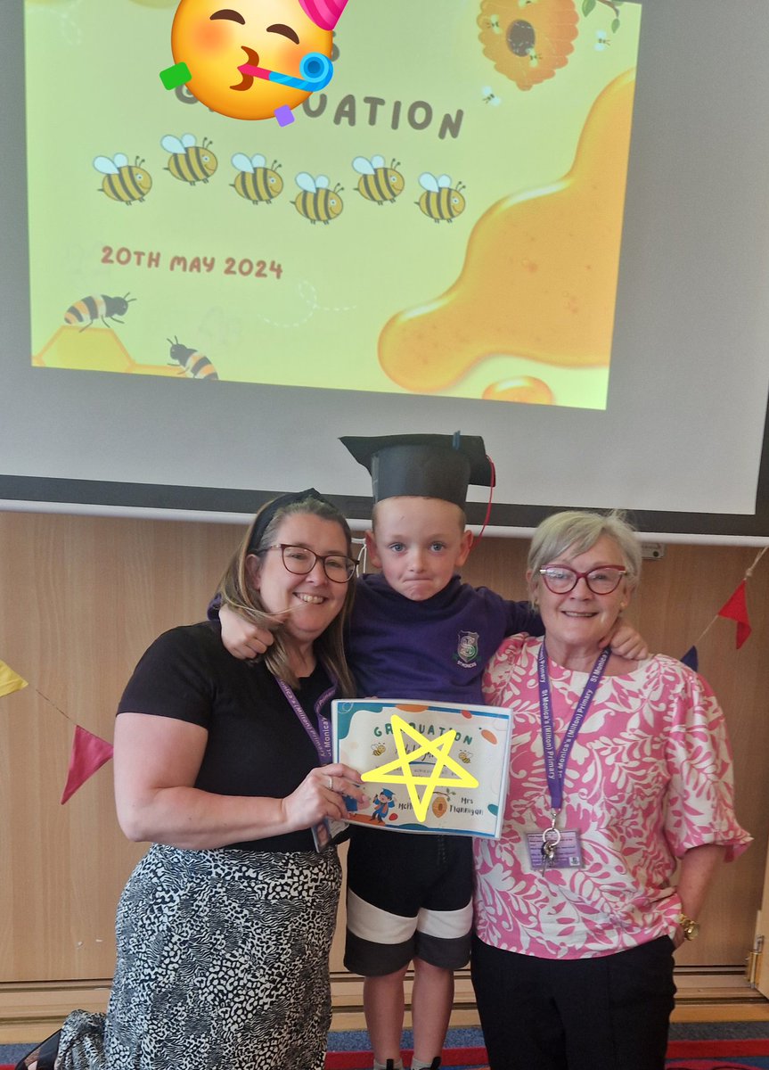 Graduation Time for our wonderful A!! Isn't it lovely to see how proud his friends are 🐝 🌟 🤩  <a href="/StMonicaMilton/">🌈StMonicasMilton🌈</a> <a href="/GlasgowNurture/">GCC Nurture</a>