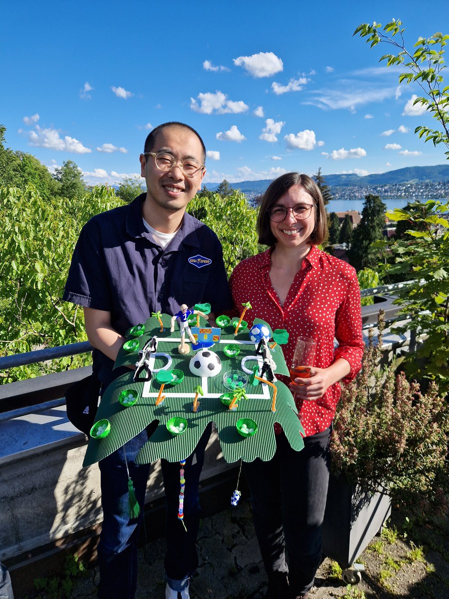 My warmest congratulations to Jiashu Chu on his PhD defense! It's been a pleasure to supervise you and explore immune signaling in #Marchantia together @UZH_en!
All the best for the future ⭐️
And congrats to the other Doktoreltern Cyril Zipfel and Tom DeFalco!