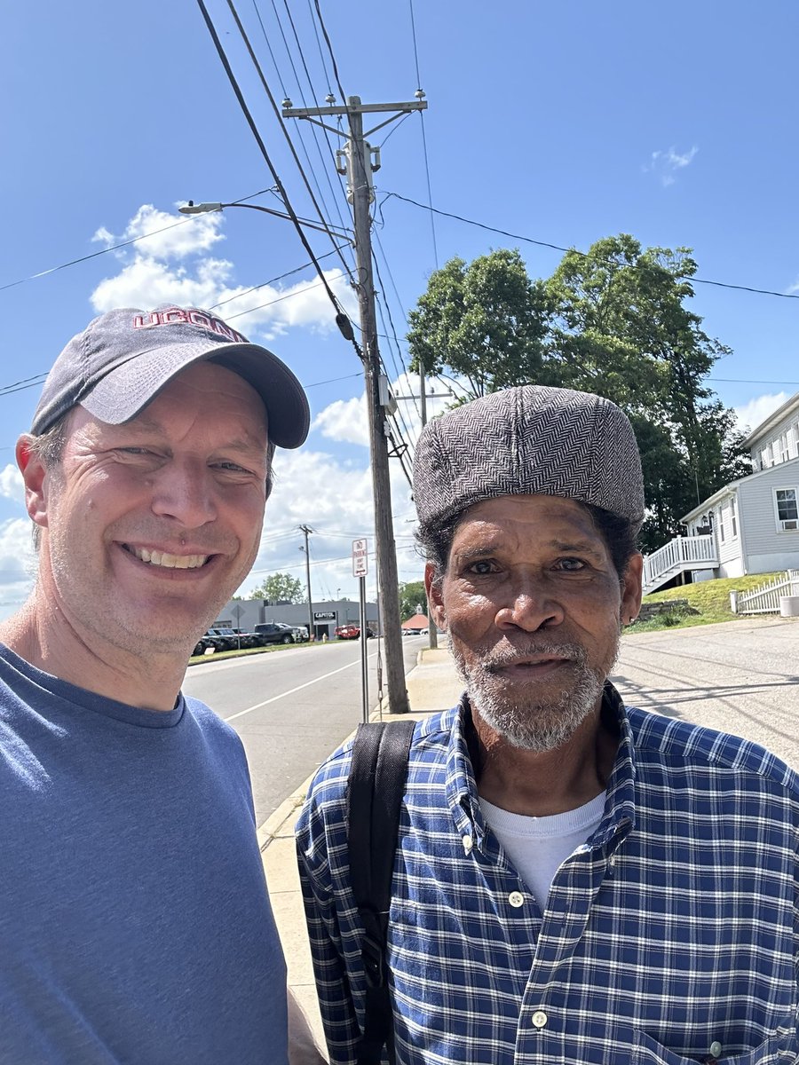 You want to know how the economy is rigged against working people? Here’s Izzy’s story - I ran into him along my walk and he was nice enough to walk with me for a while this afternoon. 1/ Izzy worked full time for Walmart for 17 years.