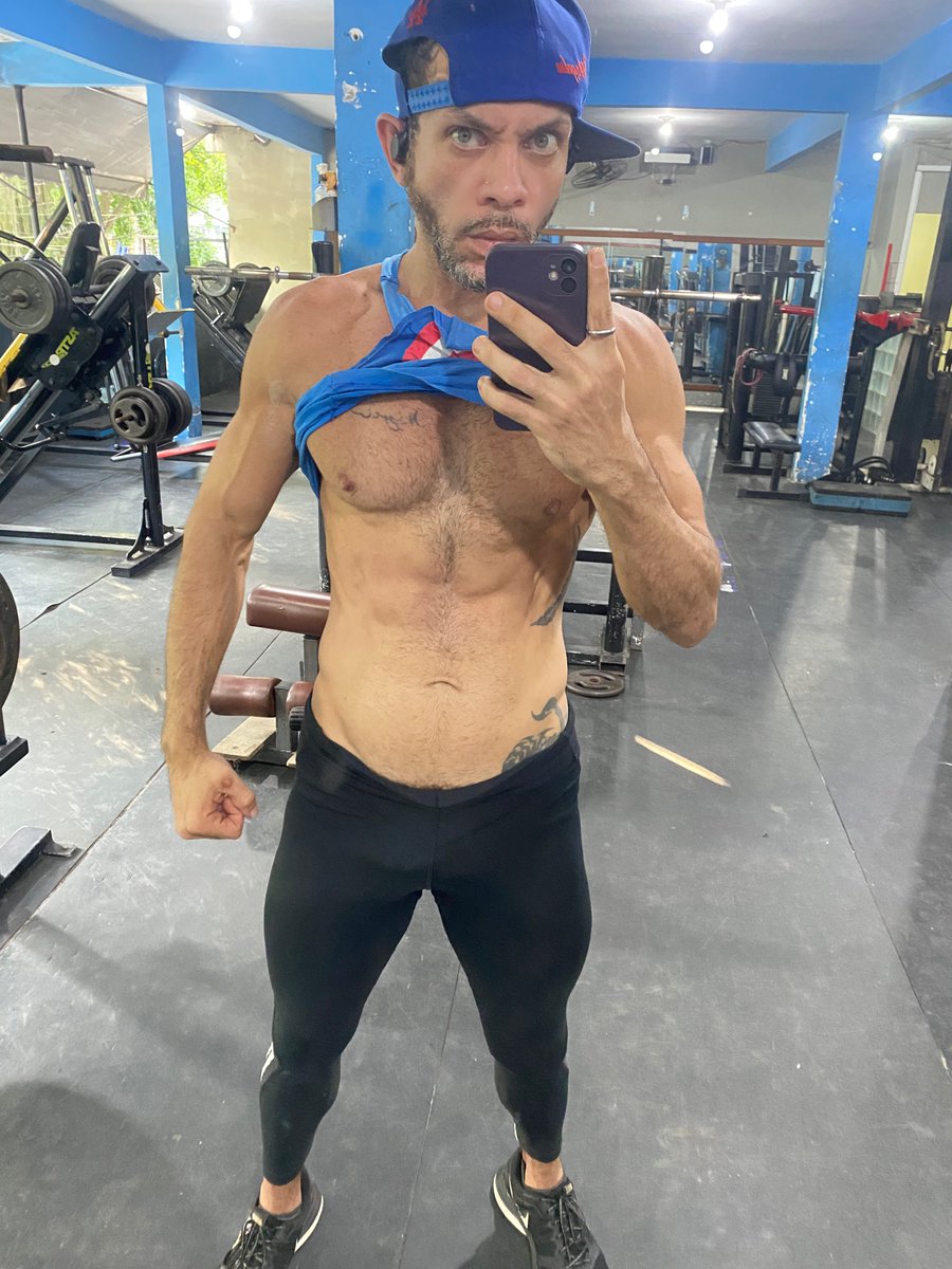 MooreRodrigo's tweet image. TERÇA FEIRA BRUTA CHECK👌🏻💪🏻👊🏻🔥✅ #desistirjamais💪 #foconofoco
#trainingday #trainingcomplet #strong #muscle #esmagaquecresce #fitnessmotivation