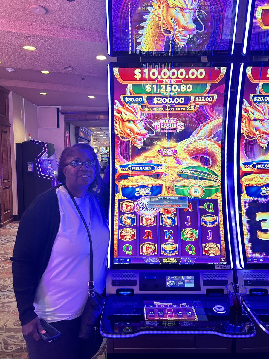 Congratulations to Belinda from Georgia for landing a $17,000 jackpot this weekend at Binion’s! 🎉👏💸 #binions #jackpot