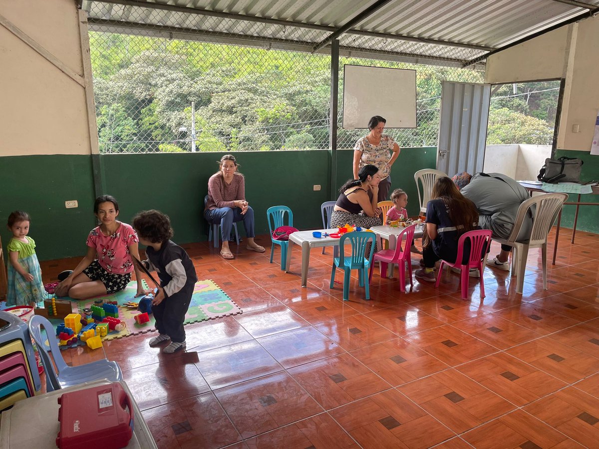 Salud_Loja's tweet photo. #Piñas | El equipo del Distrito 07D04 de @Salud_Ec visitó los sectores San Roque y Tarapal para realizar control del niño sano.

#ElNuevoEcuadorResuelve 
@DrFEncaladaC https://t.co/iaEamEE9jm
