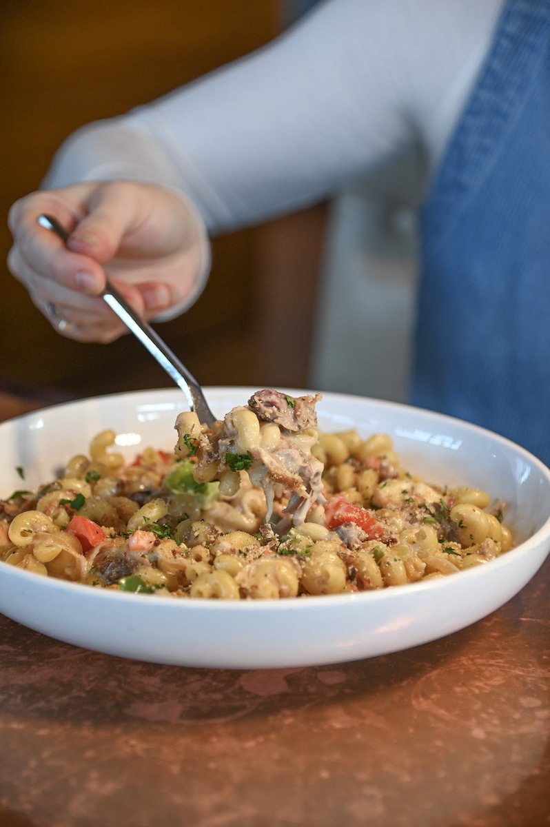 It's the final day of #AmericanCraftBeerWeek which means it's your last chance to get a taste of our limited-time chef-paired dish. A savory Italian Beef Mac N Cheese and locally brewed Vienna Lager by Dovetail Brewery. Get it while you still can!