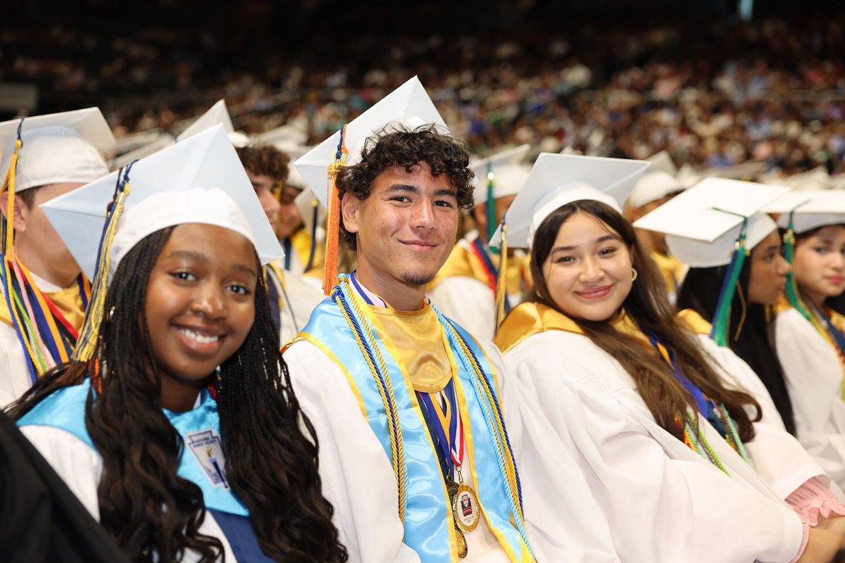 Congratulations to the @CoralParkRams #Classof2024! Your hard work, dedication, and perseverance have led you to this incredible milestone.  We are so proud of every one of you and excited to see the amazing futures you’ll create.  Go Rams! #GraduationMagic #Alumni305