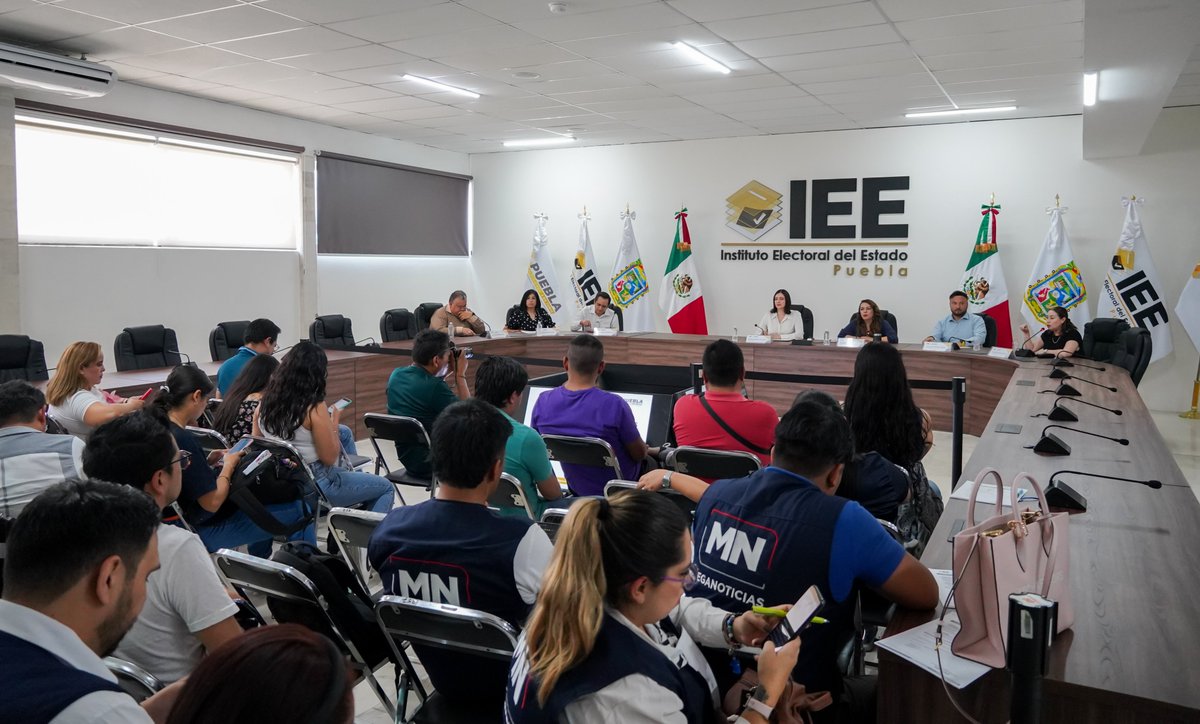 Las Consejerías del @Puebla_IEE impartimos la plática “Día de la Jornada Electoral” a representantes de medios de comunicación. El objetivo fue informar sobre la jornada de votación que tendrá lugar este domingo 2 de junio #EleccionesPuebla2024 🗳️