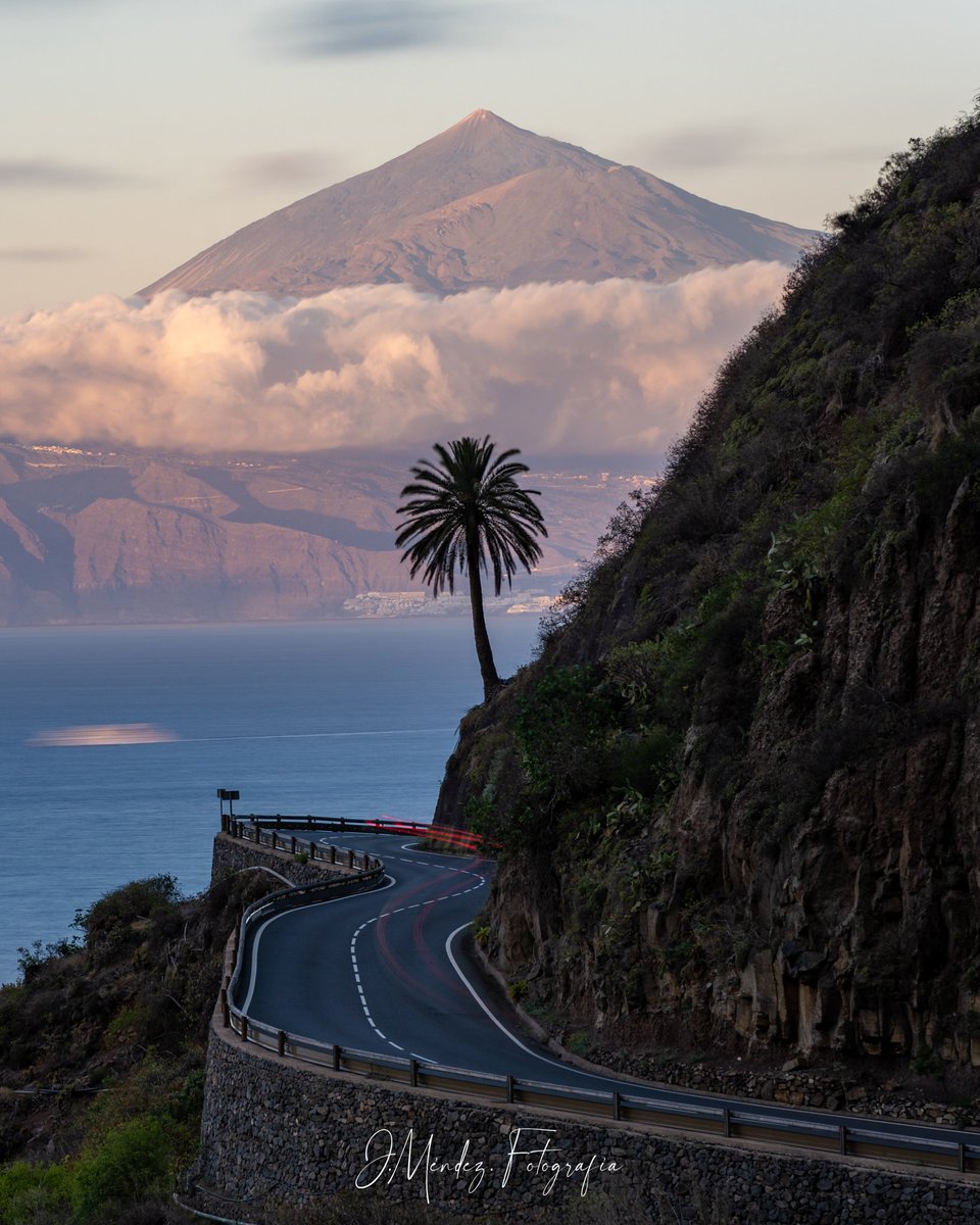 ¡Qué hermosa postal desde el pueblo de Agulo en La Gomera con vistas al Teide! 🏞️🌋 
#paraíso #canarias #naturaleza
<a href="/A3Noticias/">Antena 3 Noticias</a>
<a href="/AGMCan/">AGMC - Actualidad Geográfica-Meteorológica de 🇮🇨</a> 
<a href="/ElTiempo_tve/">El Tiempo en TVE</a> 
<a href="/RTVCCanarias/">Televisión Canaria Noticias</a> 
<a href="/RTVCes/">RTVC</a> 
<a href="/tiempobrasero/">Tutiempo</a> 
<a href="/TiempoRTVC/">El Tiempo RTVC</a> 
<a href="/ElTiempoA3/">El Tiempo de Antena 3</a> 
<a href="/VickyPalmaMeteo/">Vicky Palma</a> 
<a href="/BDCanariasTV/">Buenos Días Canarias</a>