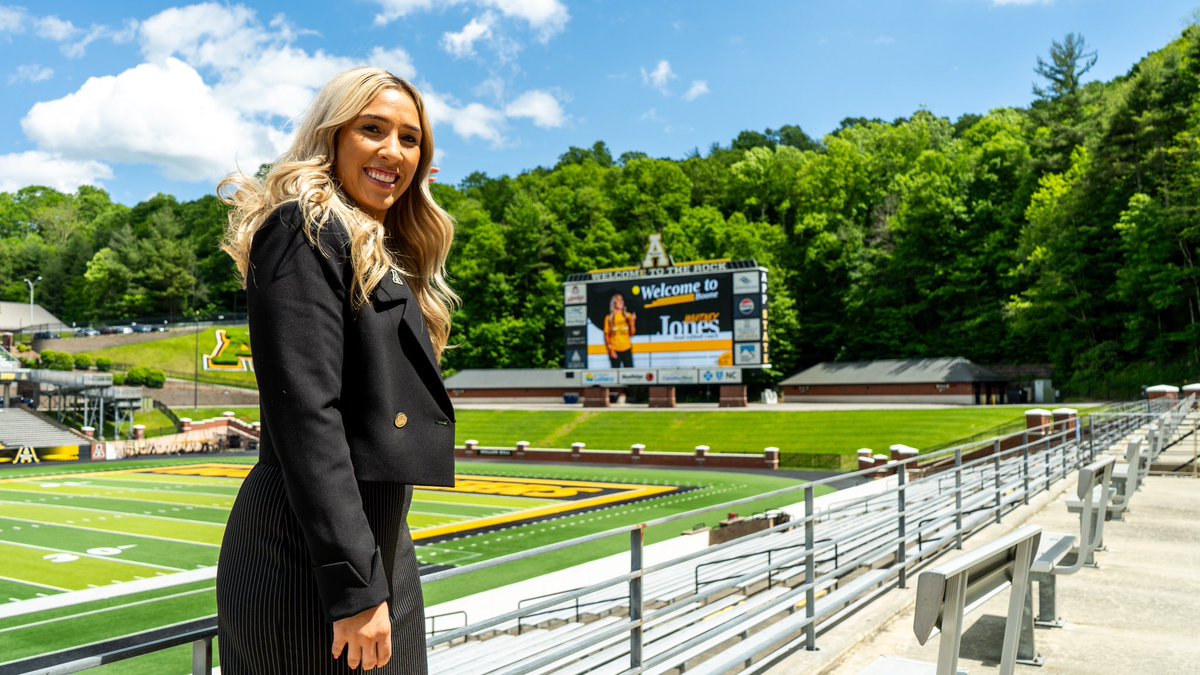 AppStateSB's tweet photo. Welcome home, Coach Whit! 

⛰️🥎 https://t.co/CYxpccKO0O