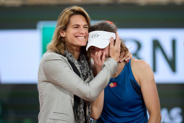 Photo of the Day Tournament director Amelie Mauresmo and Alizé Cornet, who just finished the last singles match of her career 📸 Getty