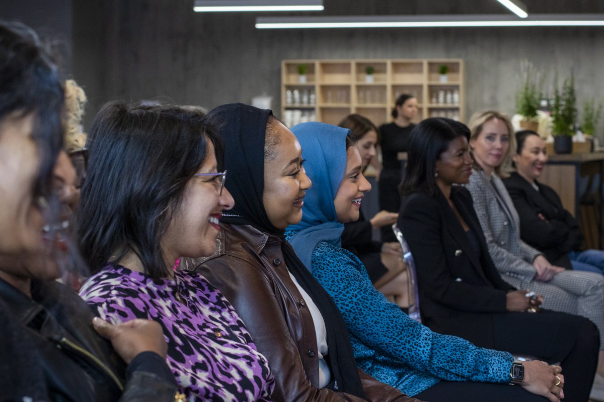MAKERSwomen's tweet photo. London photo dump! 🇬🇧 

MAKERS partnered with @Dove and DIAL Global to create a space for women to connect, discuss community building, and inspire change.

✨ Keep an eye out for where #MAKERSWomen will head next, pushing the conversation forward on #MakingTheFutureNow! ✨ https://t.co/Ip6naRHKWk
