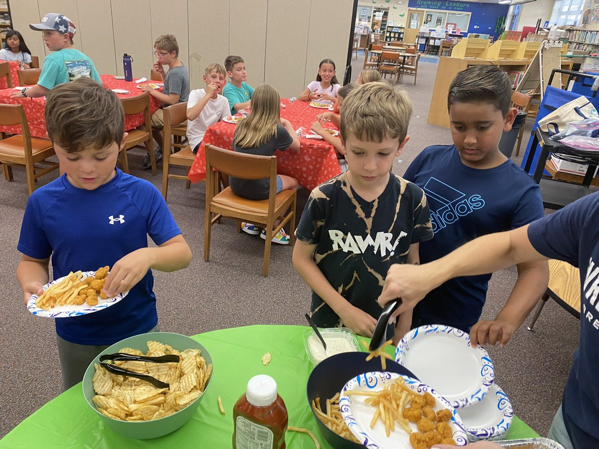 Gateway_Gators's tweet image. #GatewayGators🐊 Congratulations 🎉 to the Millionaire 📚Readers here at Gateway. Thank you PTO  for supplying the food for our scholars. We truly appreciate all that the administration team &amp;amp; educators have done this year to help our scholars be successful!#avid #LeeSchools