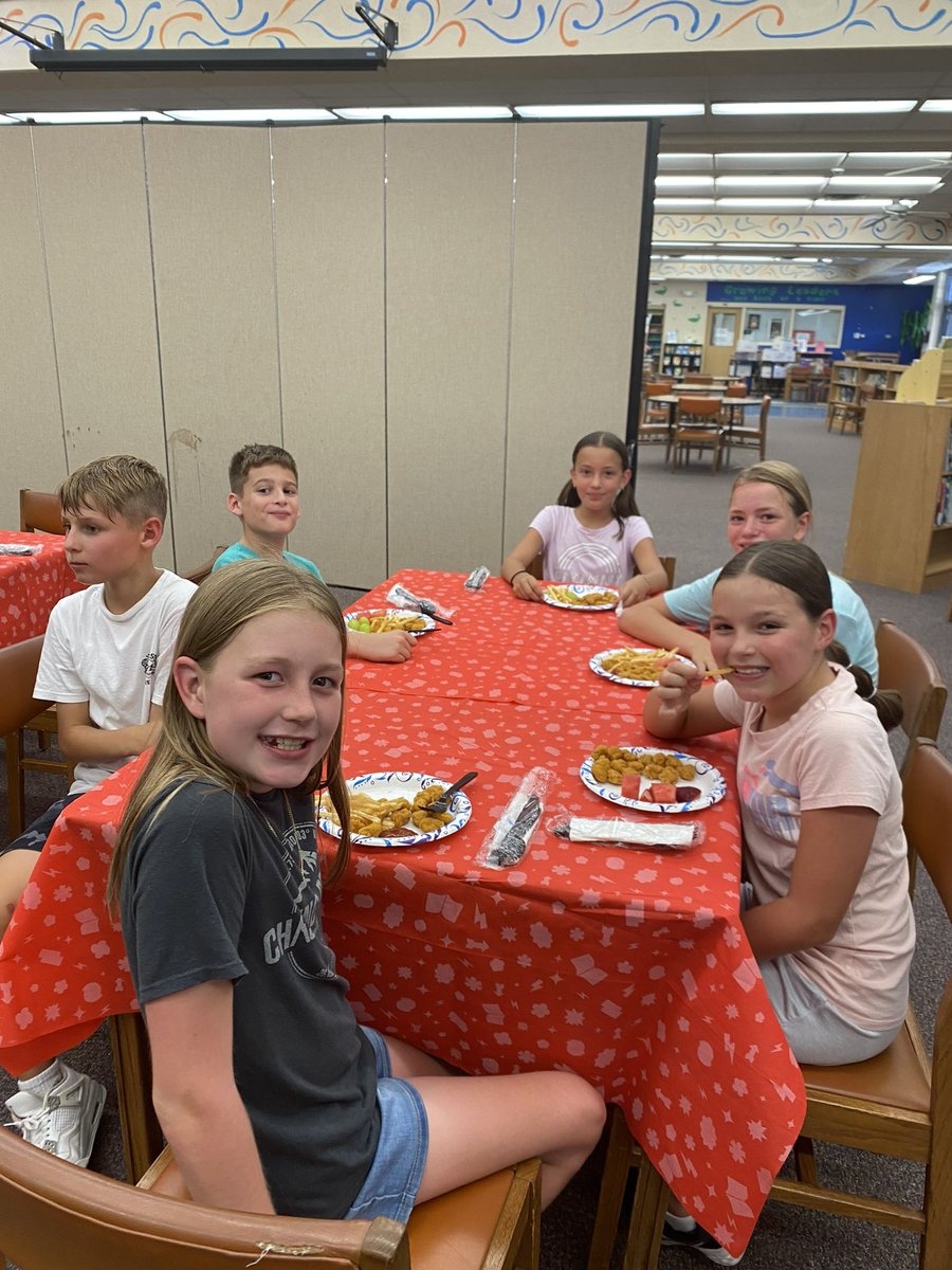 Gateway_Gators's tweet image. #GatewayGators🐊 Congratulations 🎉 to the Millionaire 📚Readers here at Gateway. Thank you PTO  for supplying the food for our scholars. We truly appreciate all that the administration team &amp;amp; educators have done this year to help our scholars be successful!#avid #LeeSchools