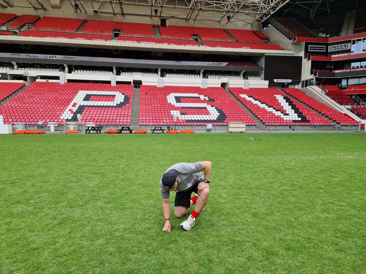 🌱⚽️🌱⚽️🌱⚽️🌱⚽️🌱⚽️🌱⚽️

📣Volunteer Groundsman never has a break

📣Whilst on football tour to Holland couldn't help myself but inspect pitches! 🤣

@fcutrecht training ground
@PSV stadium!

@BCSA2016 @brjfc2016 Broughton Rec Field not far behind 😉

@thegma_ 
@LincolnshireFA